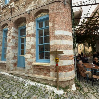 ο καφενές του κυρ μανώλη 